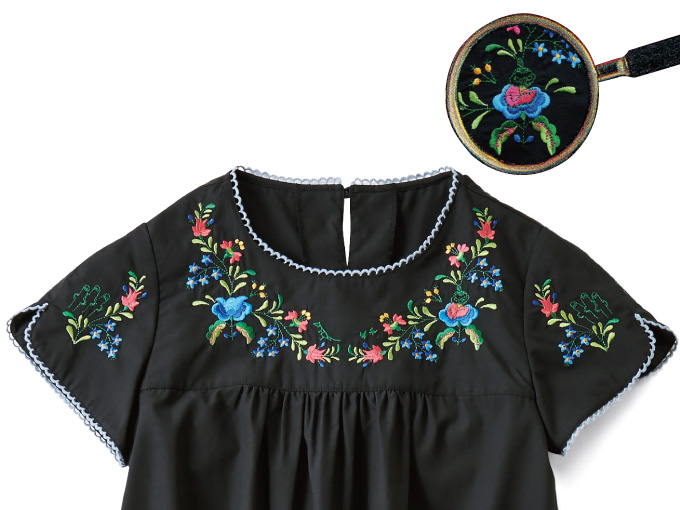 美しい刺しゅうに隠れているのは誰 この夏人気の黒ワンピ ムーミン公式サイト