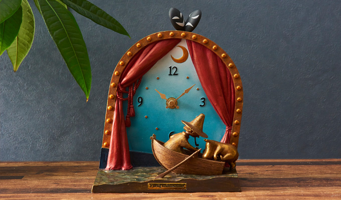 小説の一場面がデザインされた置き時計 | ムーミン公式サイト