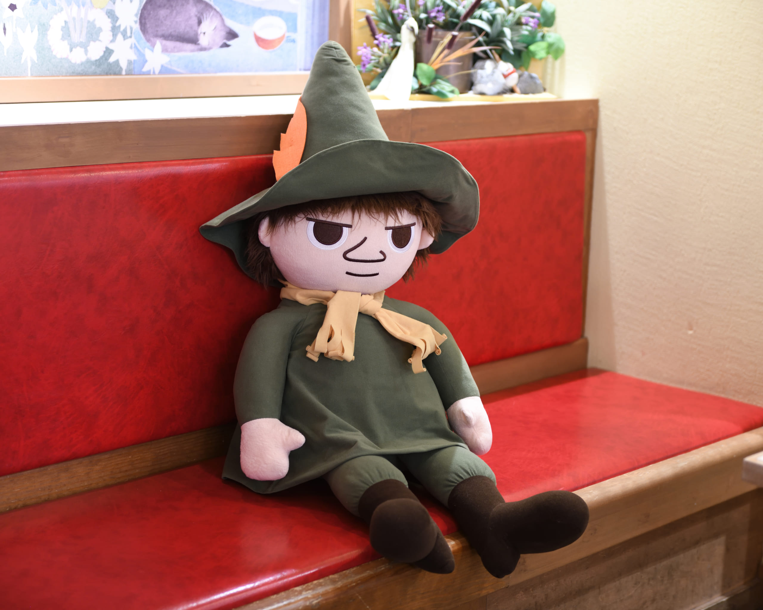 ムーミンカフェで大人気の「おすわりスナフキン」受注販売が決定！5/14 