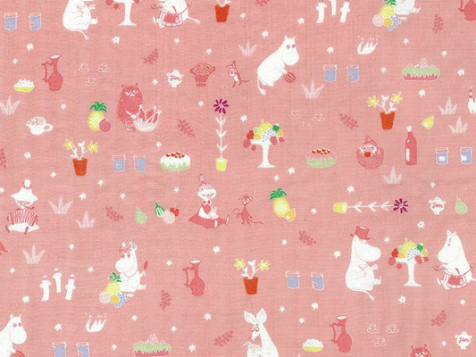 ムーミン一家がピクニックをしているデザインの総柄が可愛いキルトカットクロス ムーミン公式サイト