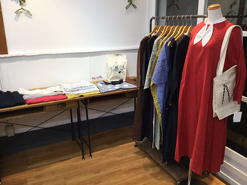 Mn とムーミンのコラボレーションアイテムがアンテナショップに登場 ムーミン公式サイト