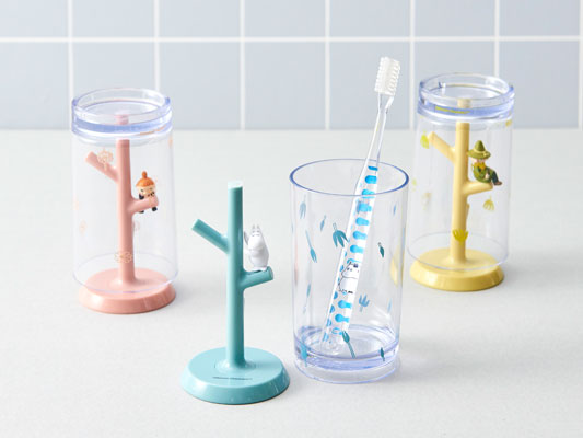 ムーミンたちが木登り 便利でかわいいうがいコップ スタンド ムーミン公式サイト